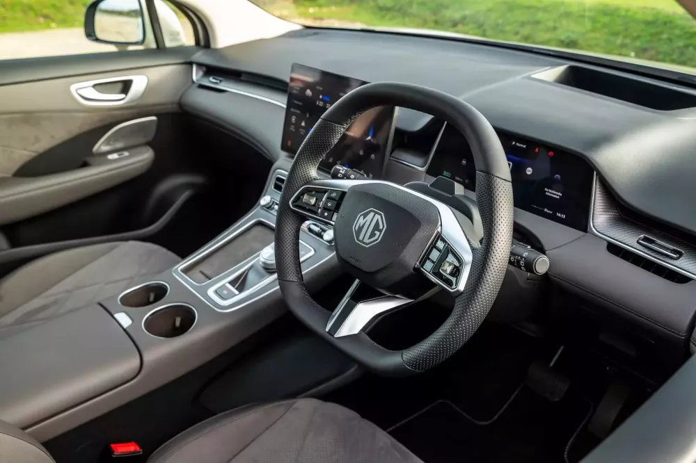 Đánh giá nhanh MGS6 mới ra mắt: Xe chạy được 531 km chỉ với một lần sạc, tăng tốc 0-97 km/h trong 5,1 giây- Ảnh 17. Đánh giá nhanh MGS6 mới ra mắt: Xe chạy được 531 km chỉ với một lần sạc, tăng tốc 0-97 km/h trong 5,1 giây- Ảnh 17.