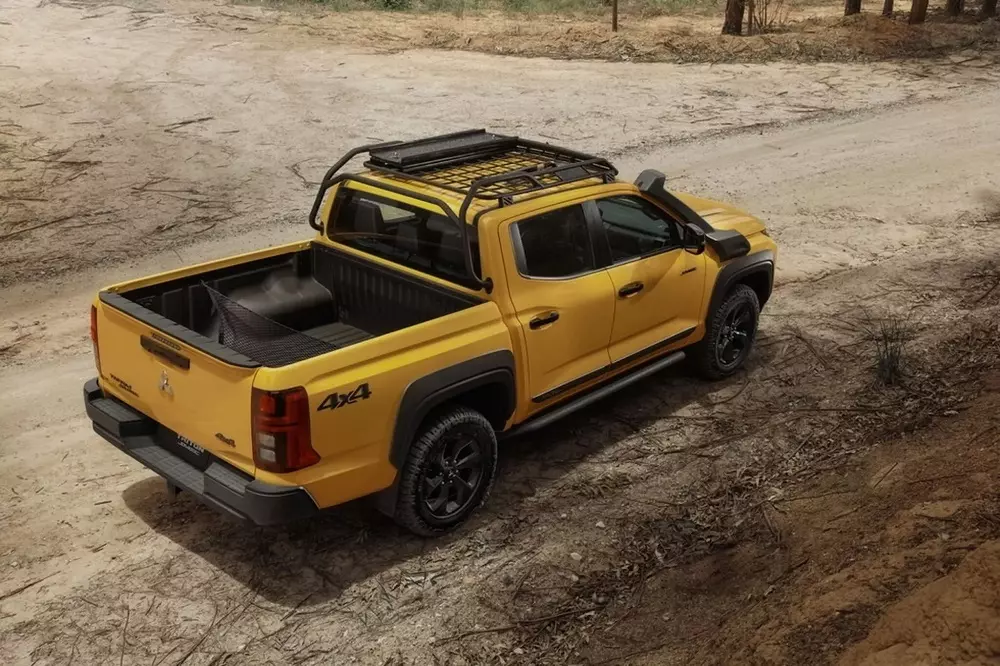 Mitsubishi Triton Savana 2026 được trang bị th&ecirc;m ống thở ở cột A