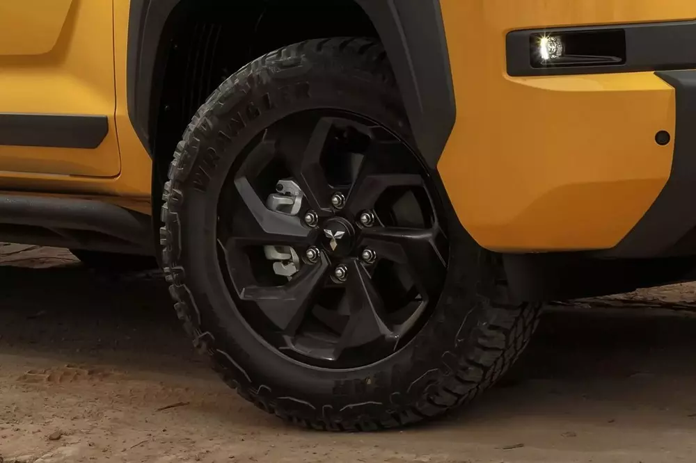 V&agrave;nh 18 inch của Mitsubishi Triton Savana 2026 