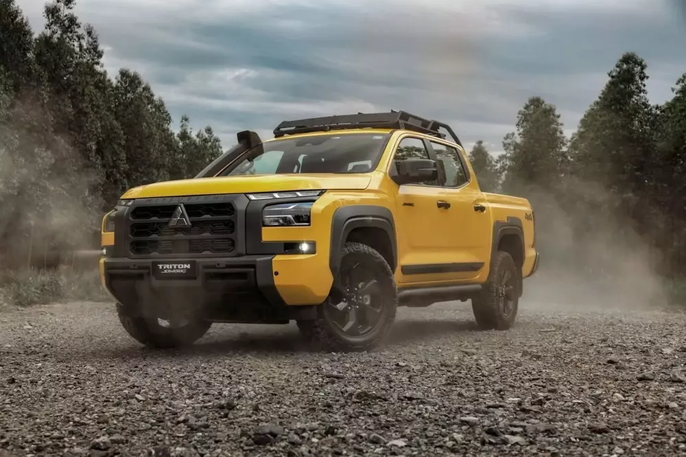Mitsubishi Triton Savana 2026 d&ugrave;ng động cơ như bản thường