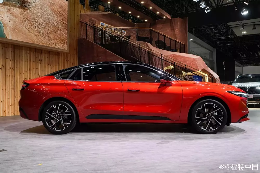 Ford Mondeo 2026 c&oacute; th&ecirc;m v&agrave;nh la-zăng mới