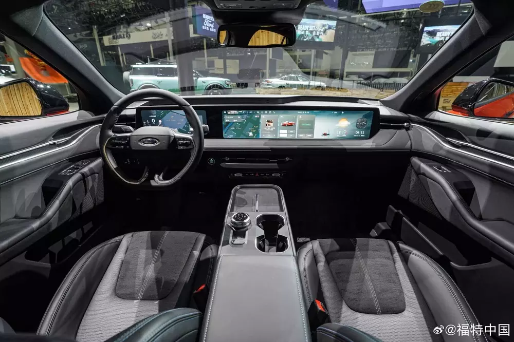 Khoang l&aacute;i của Ford Mondeo 2026 