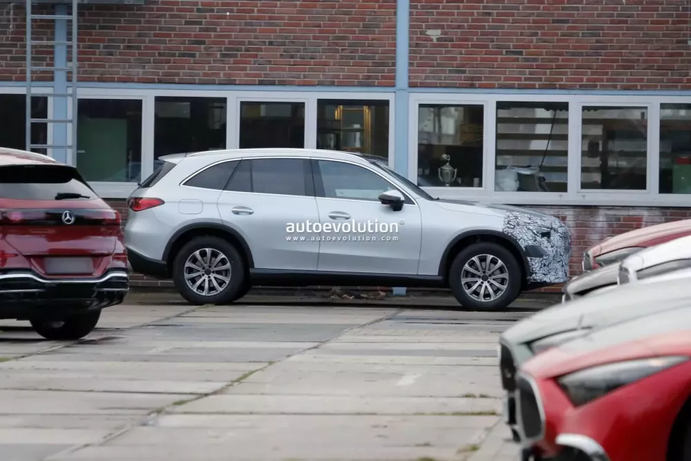 Mercedes-Benz GLC 2027 bản n&acirc;ng cấp lộ diện với đ&egrave;n pha họa tiết ng&ocirc;i sao- Ảnh 6.