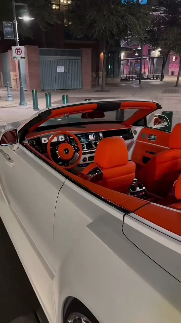 Khó hiểu với gu độ xe của chủ nhân chiếc Rolls-Royce Dawn này- Ảnh 7. Khó hiểu với gu độ xe của chủ nhân chiếc Rolls-Royce Dawn này- Ảnh 7.