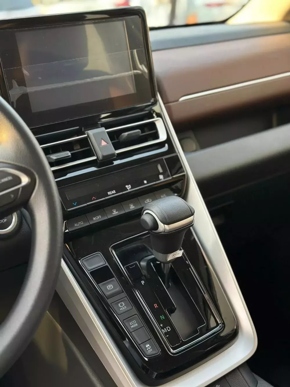 Toyota Innova Cross G chỉ được trang bị màn hình thông tin giải trí cỡ nhỏ Toyota Innova Cross G chỉ được trang bị màn hình thông tin giải trí cỡ nhỏ