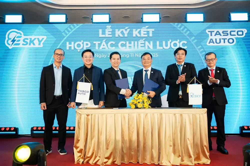 Đại diện Tasco Auto và Esky ký kết hợp tác chiến lược phát triển hệ thống trạm sạc nhanh cho xe điện tại Việt Nam Đại diện Tasco Auto và Esky ký kết hợp tác chiến lược phát triển hệ thống trạm sạc nhanh cho xe điện tại Việt Nam
