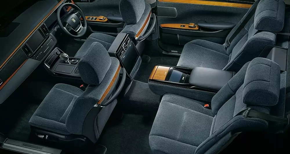 Toyota Century 2026 sở hữu nội thất 4 chỗ ngồi