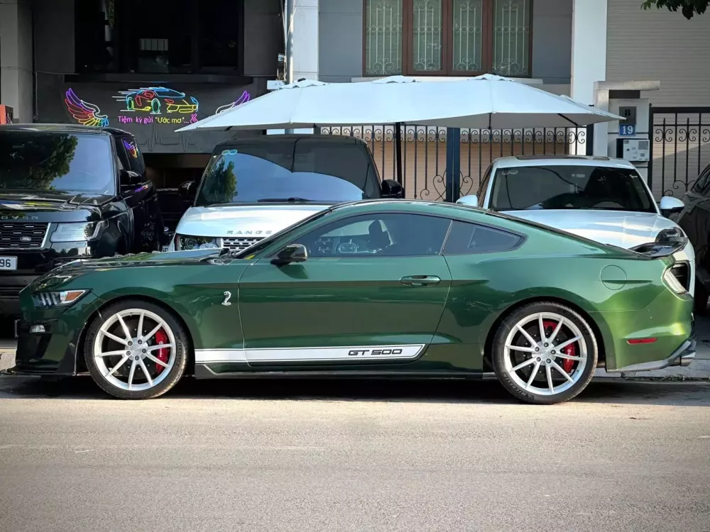 Ford Mustang máy V8 5.0 được độ body kit Shelby GT500- Ảnh 1.