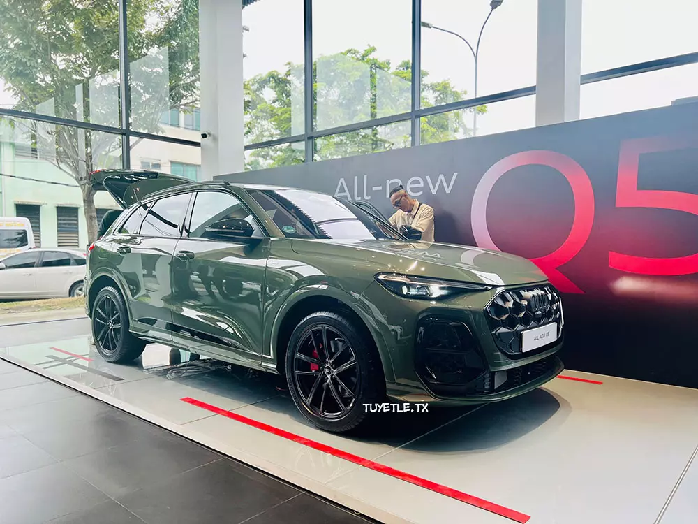 Audi Q5 thế hệ mới được trưng bày tại Việt Nam, chờ bán ra vào năm sau
