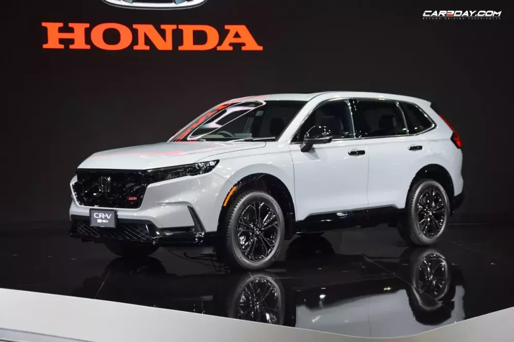 Honda CR-V e:HEV 2026 được trang bị lưới tản nhiệt sơn đen toàn bộ Honda CR-V e:HEV 2026 được trang bị lưới tản nhiệt sơn đen toàn bộ
