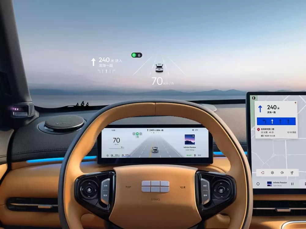 Geely EX5 PHEV 2026 c&oacute; m&agrave;n h&igrave;nh hiển thị th&ocirc;ng tin k&iacute;nh l&aacute;i HUD