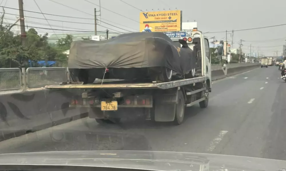 Pagani Huayra của Minh "Nhựa" bắt gặp vận chuyển từ Tây Ninh- Ảnh 1.