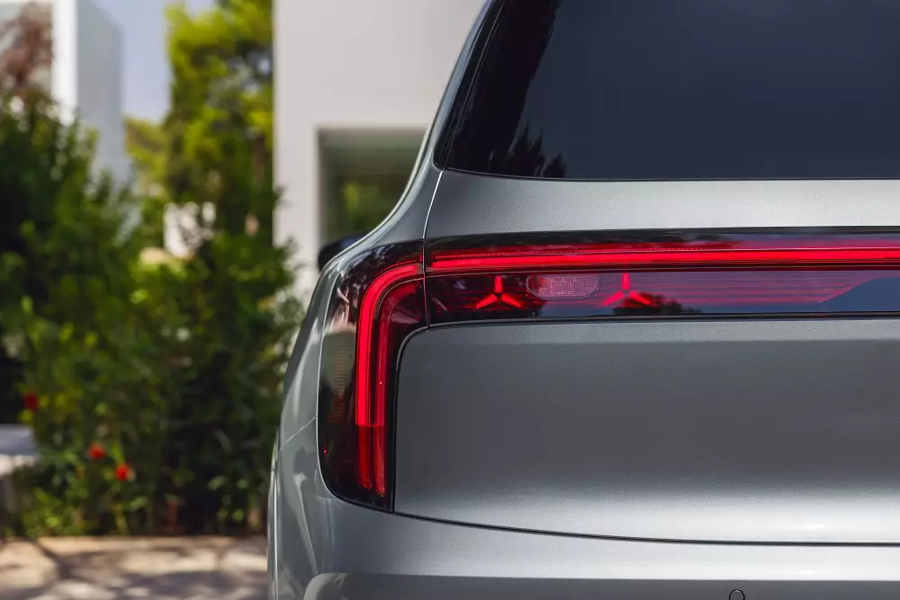 Đèn hậu của Mercedes-Benz GLB 2026 cũng có đồ họa ngôi sao 3 cánh Đèn hậu của Mercedes-Benz GLB 2026 cũng có đồ họa ngôi sao 3 cánh