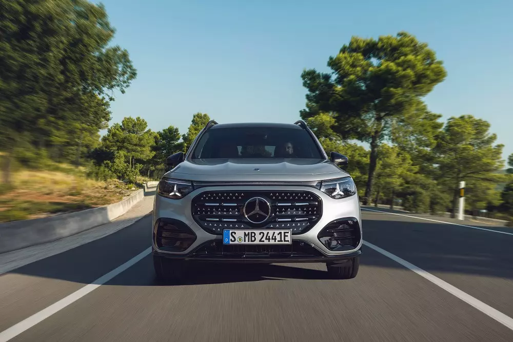 Mercedes-Benz GLB 2026 sở hữu thiết kế đầu xe mới Mercedes-Benz GLB 2026 sở hữu thiết kế đầu xe mới