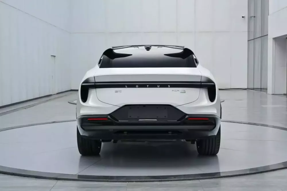 H&igrave;nh ảnh chi tiết Lotus Eletre Hybrid lần đầu được tiết lộ, xe sẽ c&oacute; sức mạnh khủng- Ảnh 3.