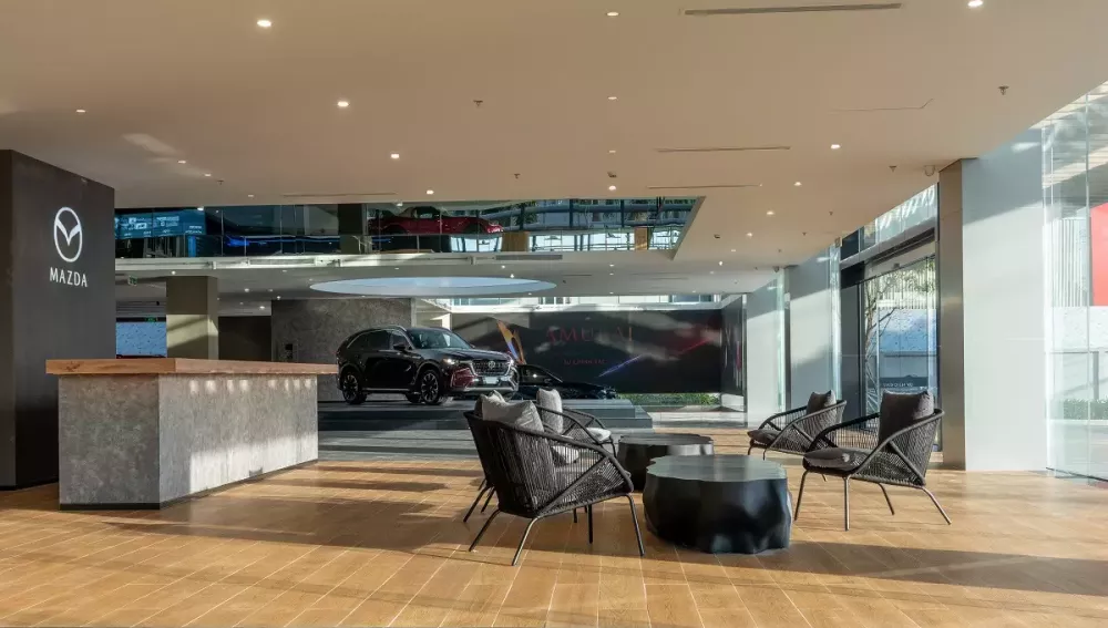 Showroom Mazda Flagship có tổng diện tích sàn lên đến hơn 11.500 m² Showroom Mazda Flagship có tổng diện tích sàn lên đến hơn 11.500 m²