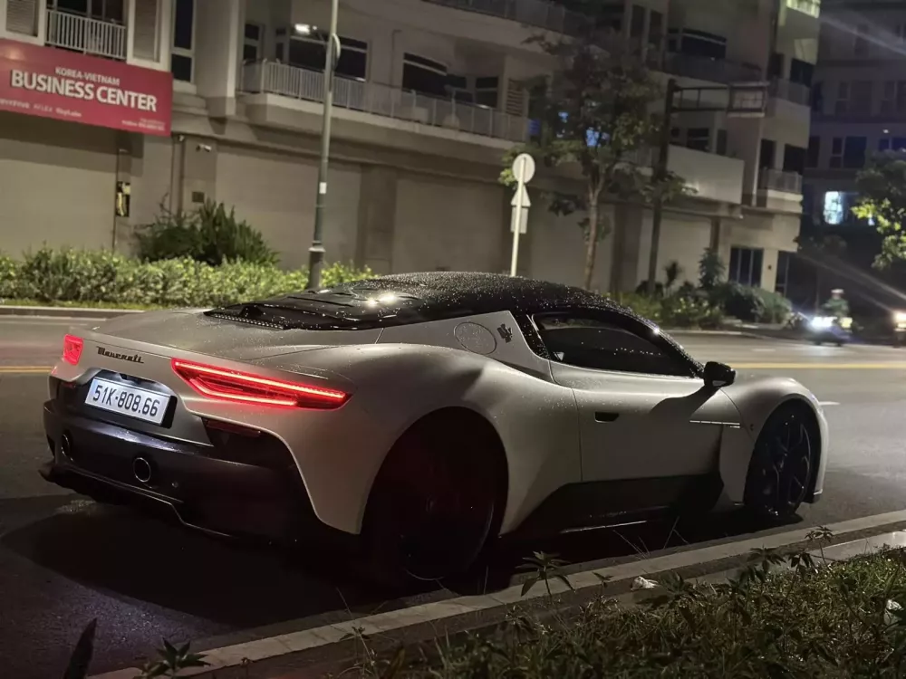 Maserati MC20 mang màu trắng nhám đẹp mắt ở TP.HCM- Ảnh 1. Maserati MC20 mang màu trắng nhám đẹp mắt ở TP.HCM- Ảnh 1.