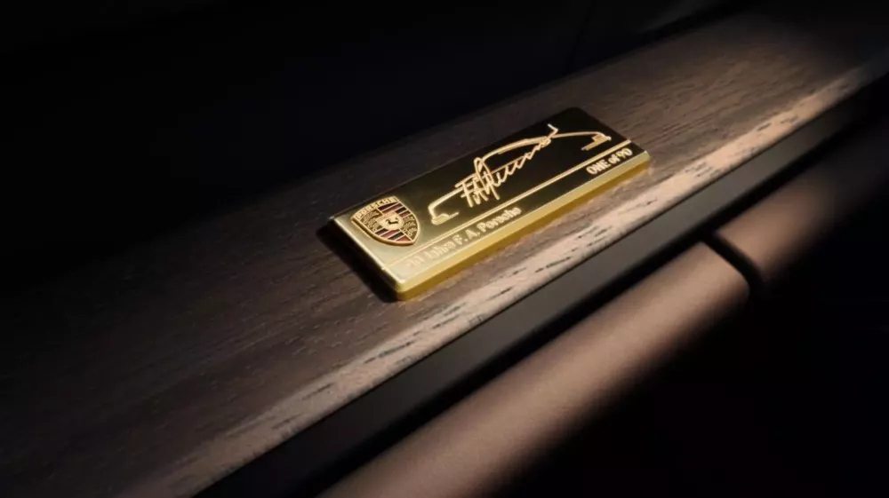 Porsche 911 GT3 có phiên bản giới hạn chỉ 90 chiếc: Từ màu sơn đến hộp số đều là "gu" của doanh nhân Việt này- Ảnh 5. Porsche 911 GT3 có phiên bản giới hạn chỉ 90 chiếc: Từ màu sơn đến hộp số đều là "gu" của doanh nhân Việt này- Ảnh 5.