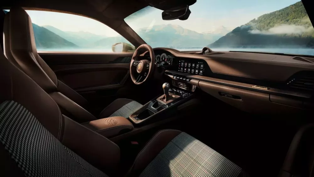 Porsche 911 GT3 có phiên bản giới hạn chỉ 90 chiếc: Từ màu sơn đến hộp số đều là "gu" của doanh nhân Việt này- Ảnh 2. Porsche 911 GT3 có phiên bản giới hạn chỉ 90 chiếc: Từ màu sơn đến hộp số đều là "gu" của doanh nhân Việt này- Ảnh 2.