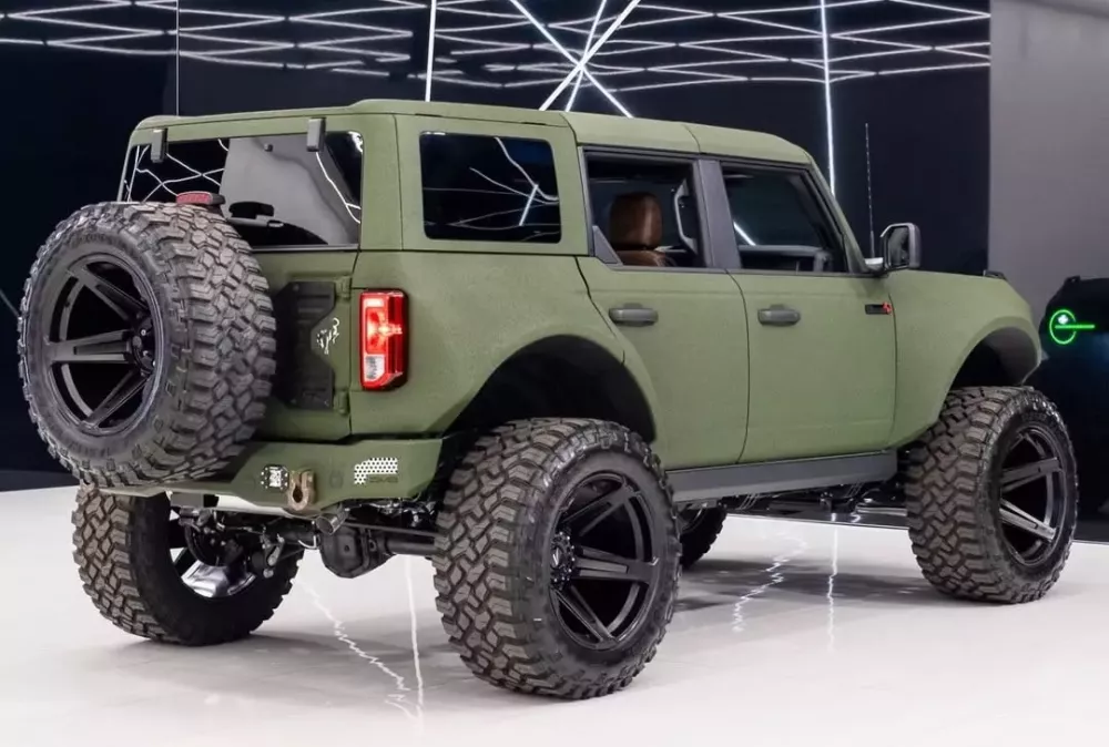 Ford Bronco mang dáng dấp quân đội đẹp mắt- Ảnh 4. Ford Bronco mang dáng dấp quân đội đẹp mắt- Ảnh 4.