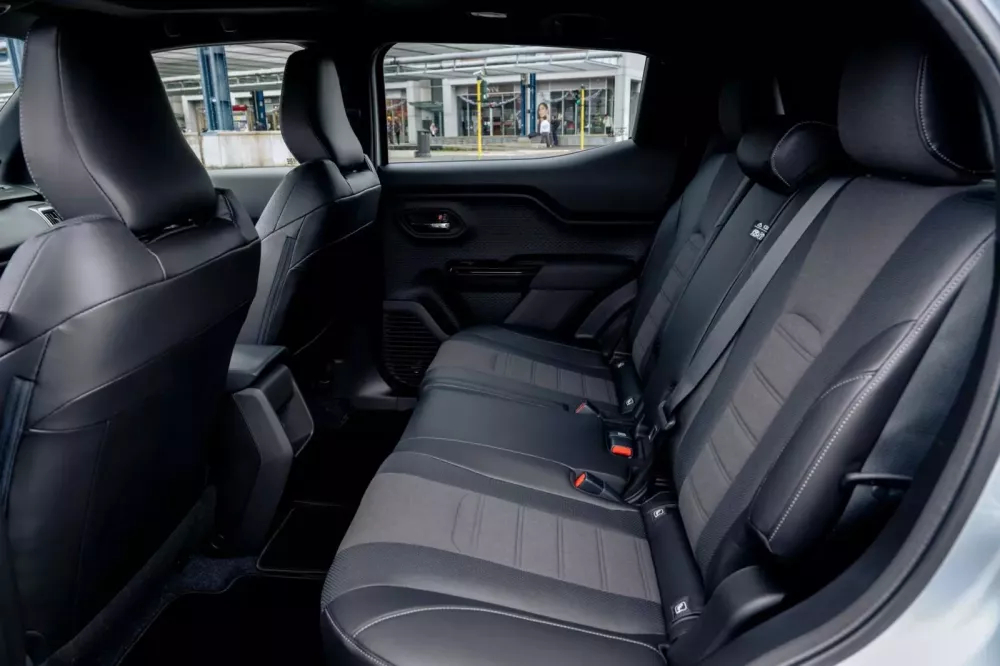 Toyota ra mắt mẫu xe đô thị hoàn toàn mới tại "lục địa già"- Ảnh 5. Toyota ra mắt mẫu xe đô thị hoàn toàn mới tại "lục địa già"- Ảnh 5.