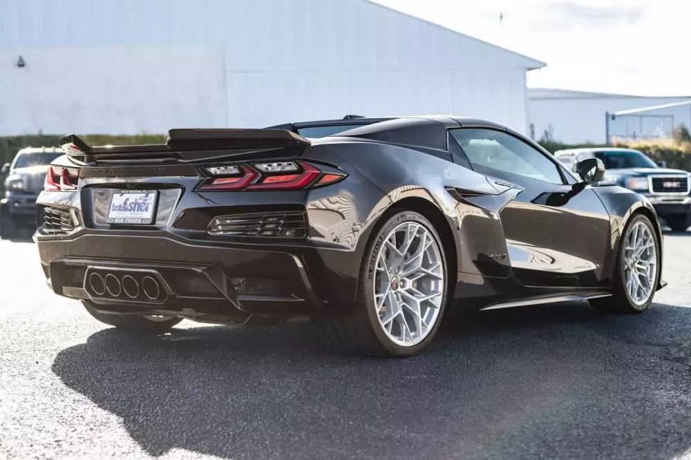 Học theo Ferrari bán LaFerrari nhưng Chevrolet không thể làm được gì khi Corvette ZR1 2026 bị rao bán tràn lan- Ảnh 4. Học theo Ferrari bán LaFerrari nhưng Chevrolet không thể làm được gì khi Corvette ZR1 2026 bị rao bán tràn lan- Ảnh 4.