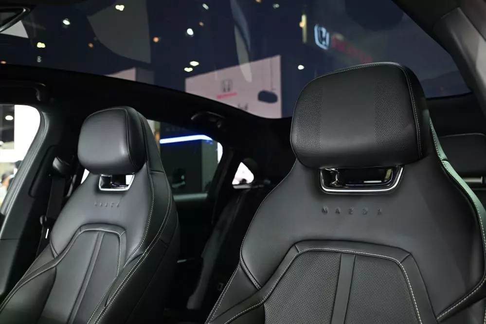 Nội thất của Mazda 6e với g&oacute;i Premium Black