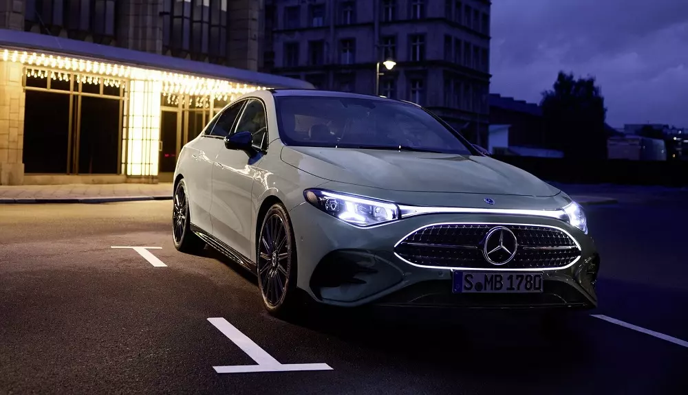 Mercedes-Benz CLA 220 hybrid 2026 sở hữu hệ thống đ&egrave;n ấn tượng