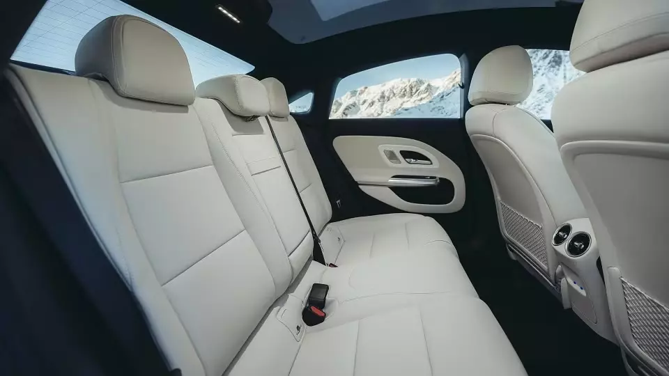 H&agrave;ng ghế sau của Mercedes-Benz CLA 220 hybrid 2026