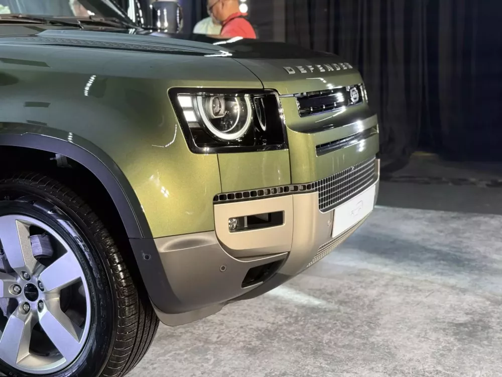Land Rover Defender 2026 ra mắt tại Việt Nam: N&acirc;ng cấp giữa v&ograve;ng đời, gi&aacute; hơn 6,3 tỷ đồng- Ảnh 2.
