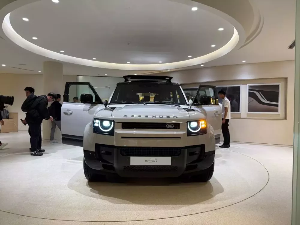 Land Rover Defender 2026 ra mắt tại Việt Nam: N&acirc;ng cấp giữa v&ograve;ng đời, gi&aacute; hơn 6,3 tỷ đồng- Ảnh 11.