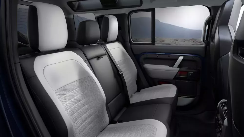 Land Rover Defender 2026 ra mắt tại Việt Nam: N&acirc;ng cấp giữa v&ograve;ng đời, gi&aacute; hơn 6,3 tỷ đồng- Ảnh 7.