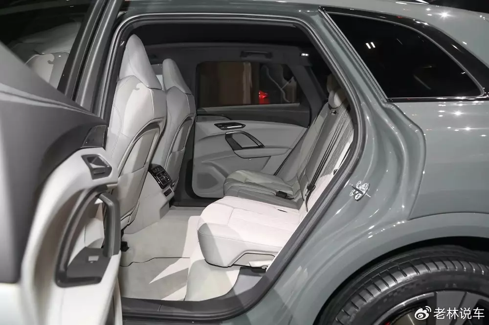 H&agrave;ng ghế sau của Audi Q5L 2026 