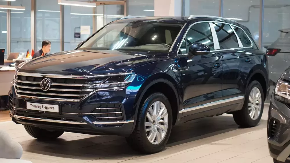 Volkswagen Touareg được giảm gi&aacute; đến 330 triệu để h&uacute;t kh&aacute;ch cuối năm