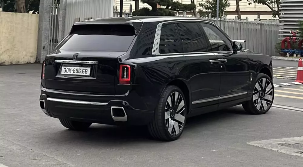 Doanh nhân Hà Nội tậu Rolls-Royce Cullinan Series II 2025, giá lăn bánh trên 50 tỷ đồng- Ảnh 1. Doanh nhân Hà Nội tậu Rolls-Royce Cullinan Series II 2025, giá lăn bánh trên 50 tỷ đồng- Ảnh 1.