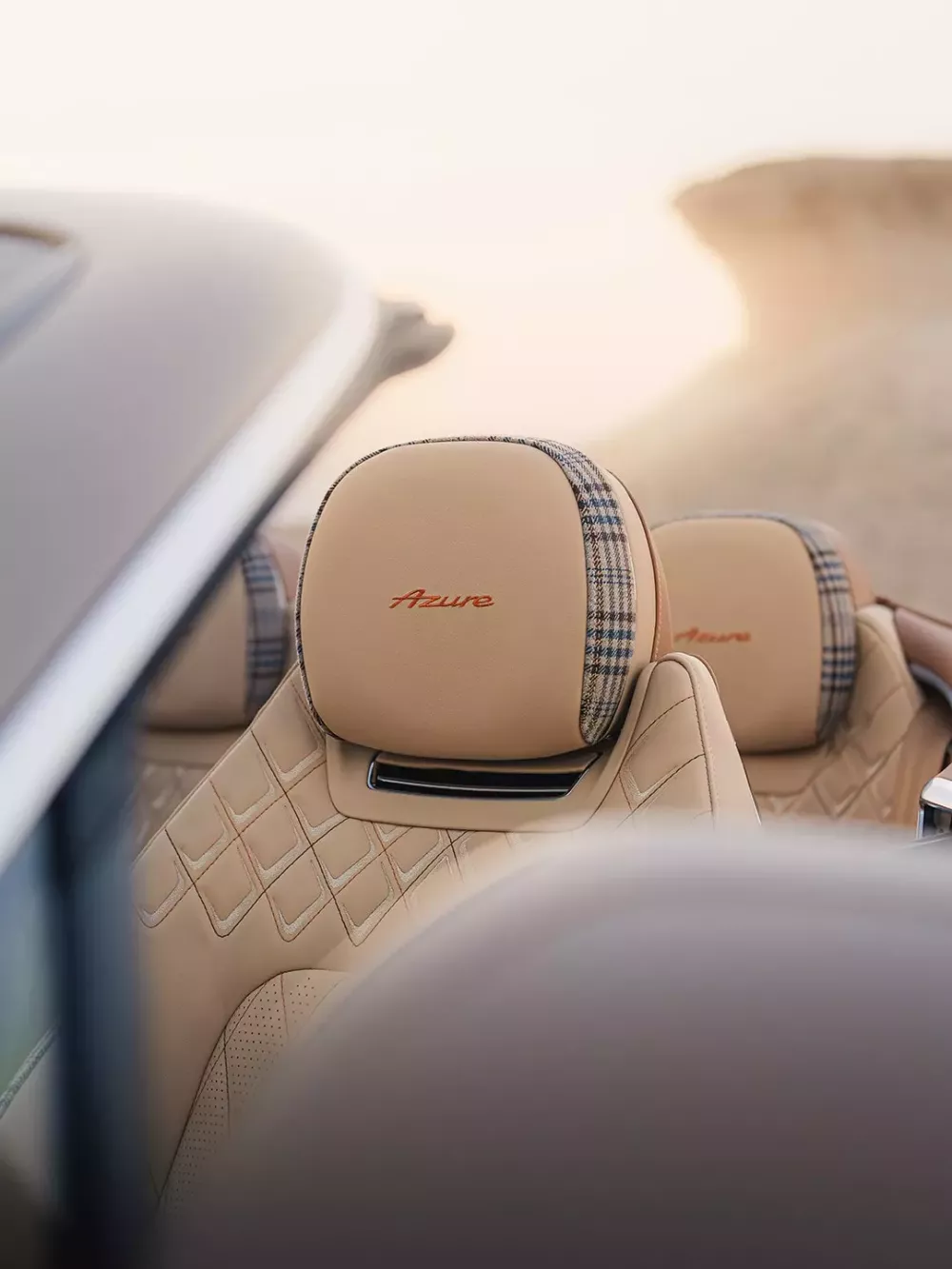 Chiếc Bentley mui trần độc nhất vô nhị này là sản phẩm mới nhất của Mulliner- Ảnh 5. Chiếc Bentley mui trần độc nhất vô nhị này là sản phẩm mới nhất của Mulliner- Ảnh 5.