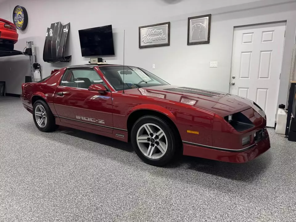 Th&uacute; vị về c&acirc;u chuyện chiếc xe Chevrolet Camaro IROC-Z được chủ cho đậu trong garage từ 1987 đến nay- Ảnh 2.