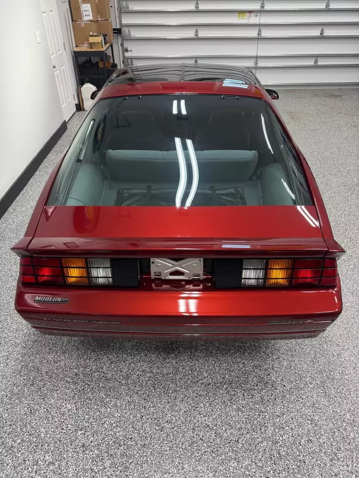 Th&uacute; vị về c&acirc;u chuyện chiếc xe Chevrolet Camaro IROC-Z được chủ cho đậu trong garage từ 1987 đến nay- Ảnh 3.