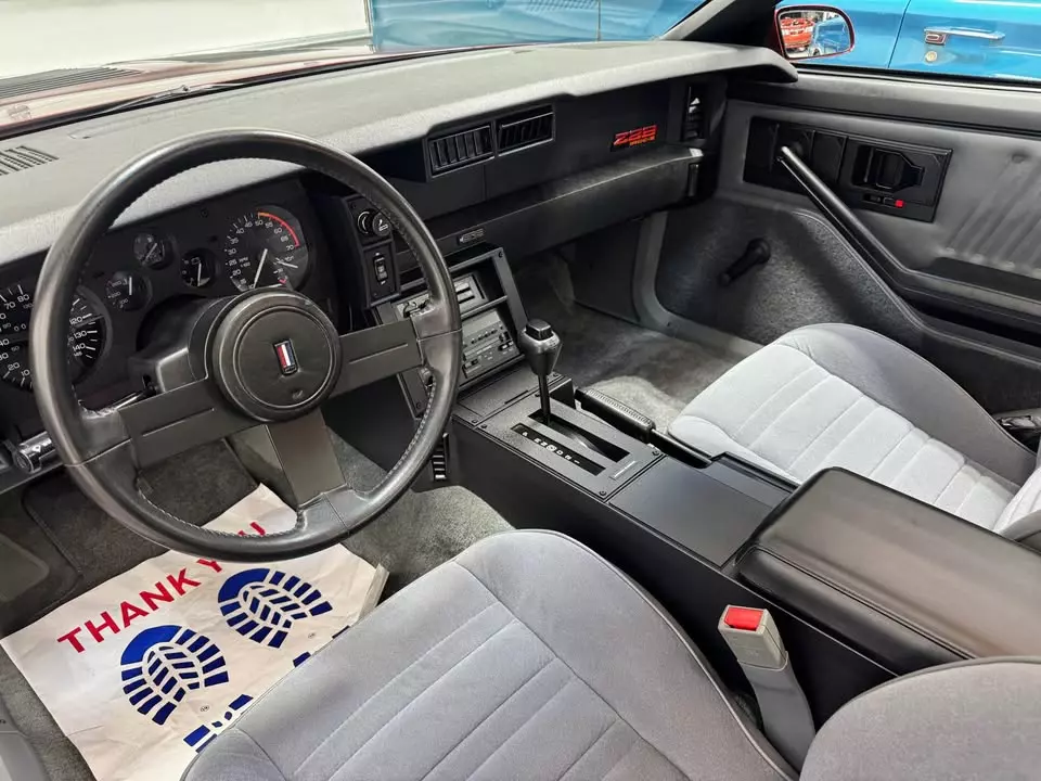 Th&uacute; vị về c&acirc;u chuyện chiếc xe Chevrolet Camaro IROC-Z được chủ cho đậu trong garage từ 1987 đến nay- Ảnh 10.