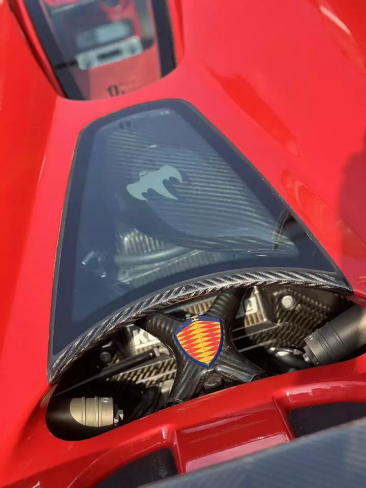 Đầu năm 2026, si&ecirc;u phẩm Koenigsegg CCX được mang ra tắm nắng- Ảnh 4.