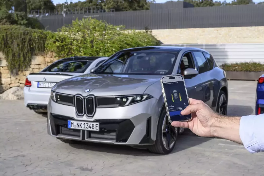 BMW ra mắt iX3 ho&agrave;n to&agrave;n mới với trợ l&yacute; ảo Alexa+ v&agrave; g&oacute;i trang bị Heart of Joy tại Las Vegas- Ảnh 2.