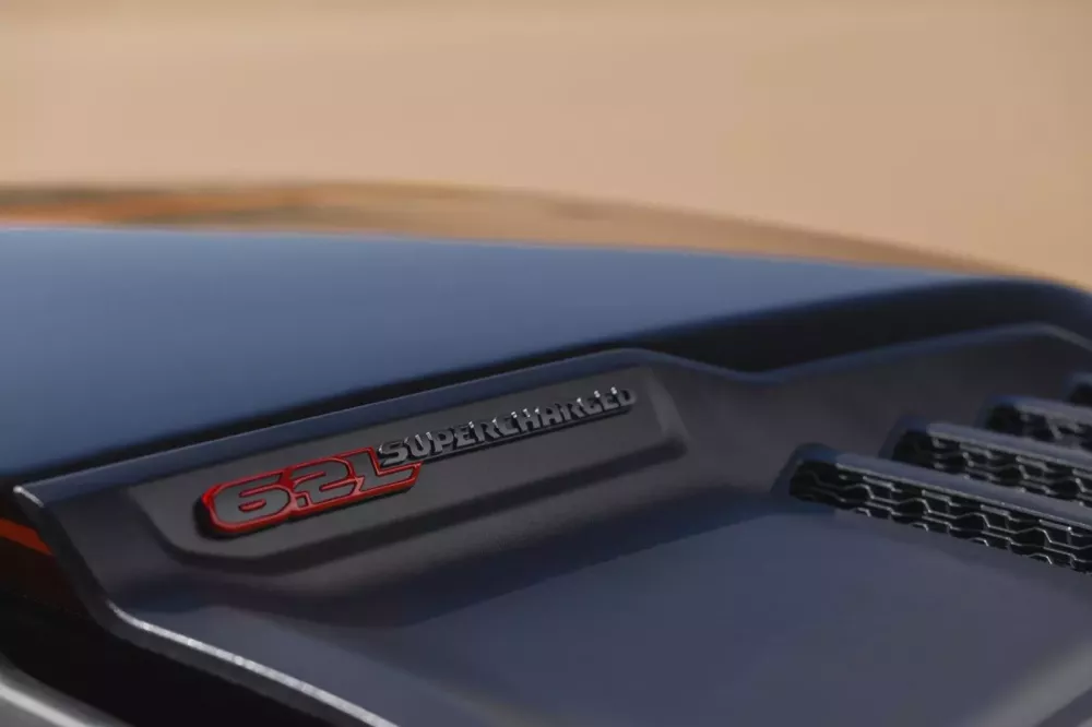 Ram 1500 SRT TRX 2027 gi&aacute;ng đ&ograve;n ch&iacute; mạng v&agrave;o đối thủ Ford F-150 Raptor R: Kh&ocirc;ng chỉ rẻ m&agrave; c&ograve;n mạnh- Ảnh 10.