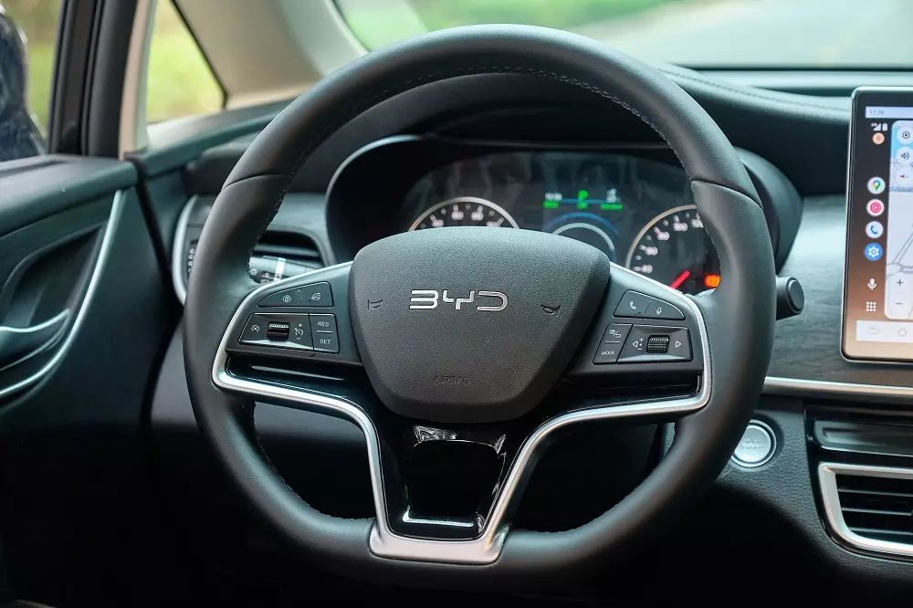 V&ocirc;-lăng của xe c&oacute; n&uacute;t cuộn, đem tới sự tiện lợi trong qu&aacute; tr&igrave;nh sử dụng.