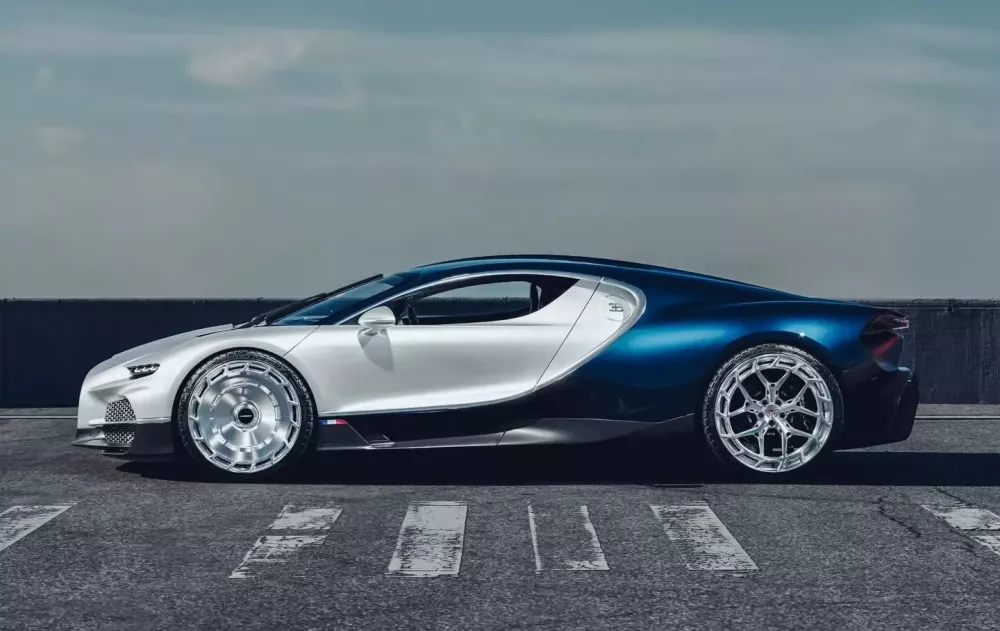 Bugatti Tourbillon m&agrave;u trắng v&agrave; xanh thử nghiệm với hai bộ m&acirc;m xe trong suốt b&oacute;ng mờ- Ảnh 3.