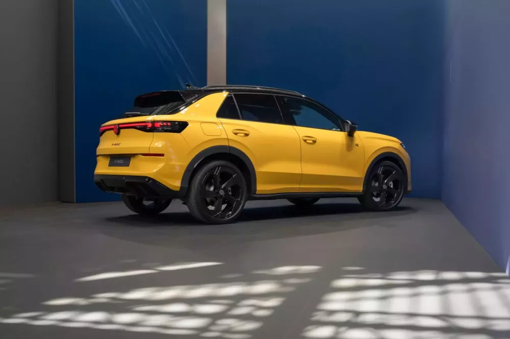 Cận cảnh Volkswagen T-Roc có giá từ 1,1 tỷ đồng, sẽ chỉ có tùy chọn động cơ 1.5 eTSI tại Anh- Ảnh 5. Cận cảnh Volkswagen T-Roc có giá từ 1,1 tỷ đồng, sẽ chỉ có tùy chọn động cơ 1.5 eTSI tại Anh- Ảnh 5.