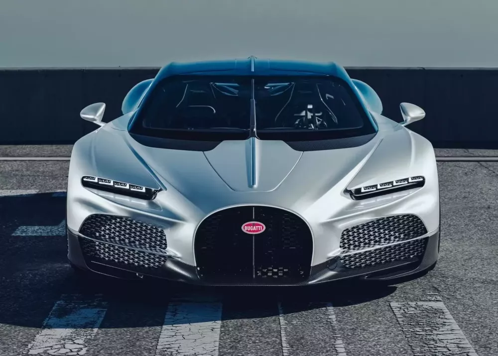 Bugatti Tourbillon m&agrave;u trắng v&agrave; xanh thử nghiệm với hai bộ m&acirc;m xe trong suốt b&oacute;ng mờ- Ảnh 1.