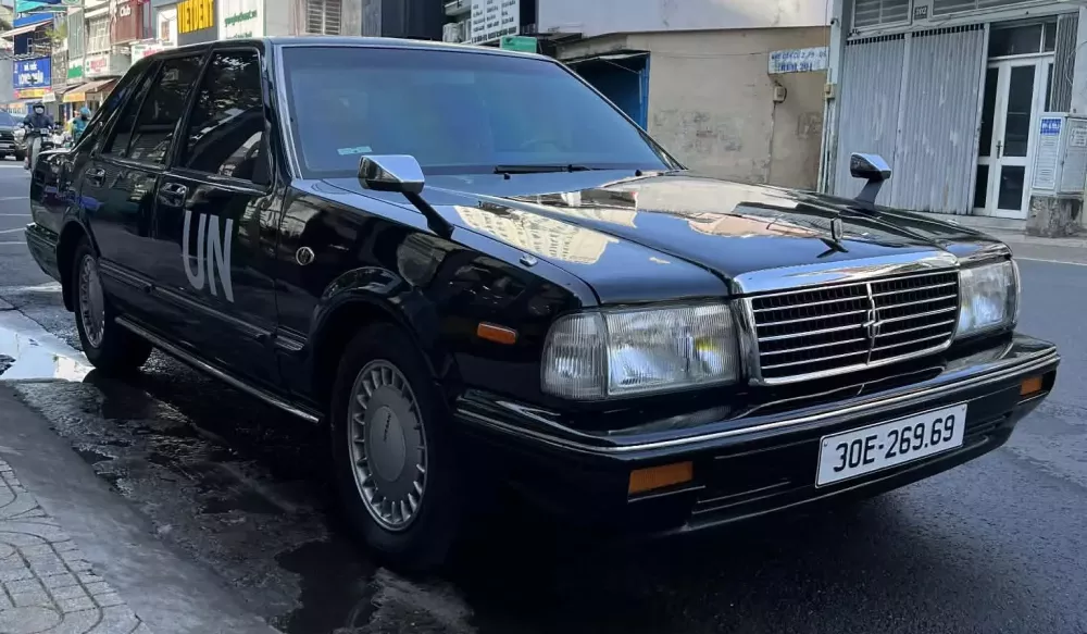 Cận cảnh Nissan Cedric của nh&agrave; sưu tập với d&agrave;n xe khoảng 800 chiếc trị gi&aacute; gần 4.000 tỷ đồng- Ảnh 2.