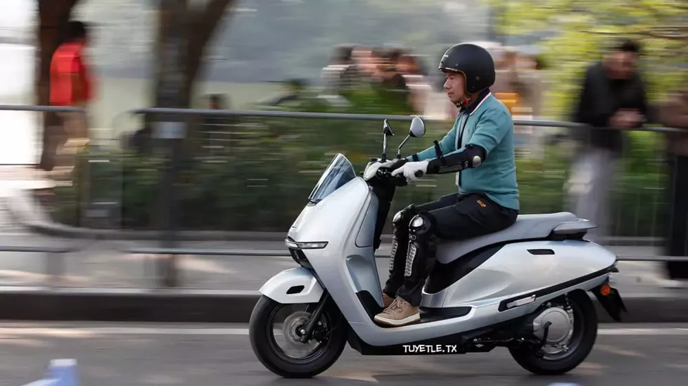 Honda UC3 sở hữu phạm vi di chuyển 120 km sau một lần sạc đầy pin