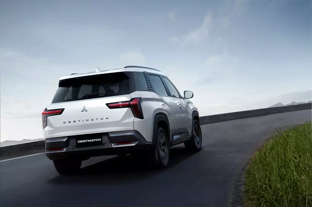 Mitsubishi Destinator mang tr&ecirc;n m&igrave;nh thiết kế tương tự Xforce