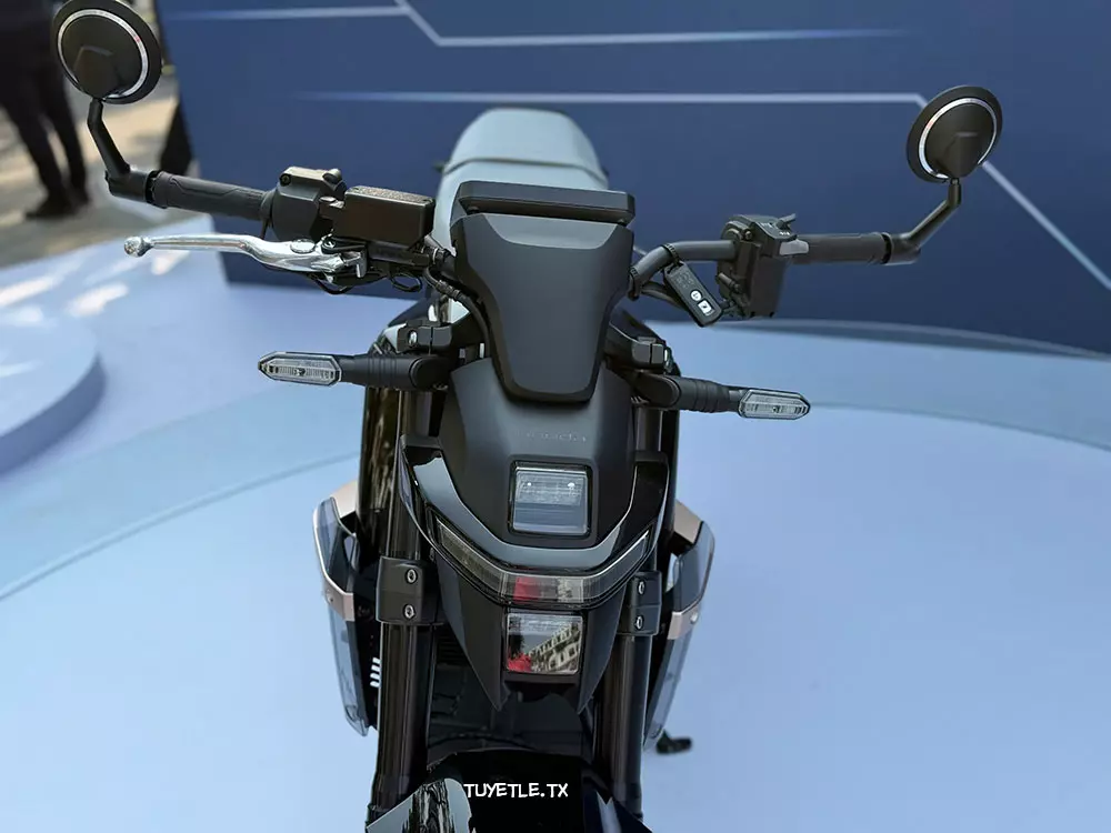 Honda WN7 sở hữu đ&egrave;n trước đa tầng